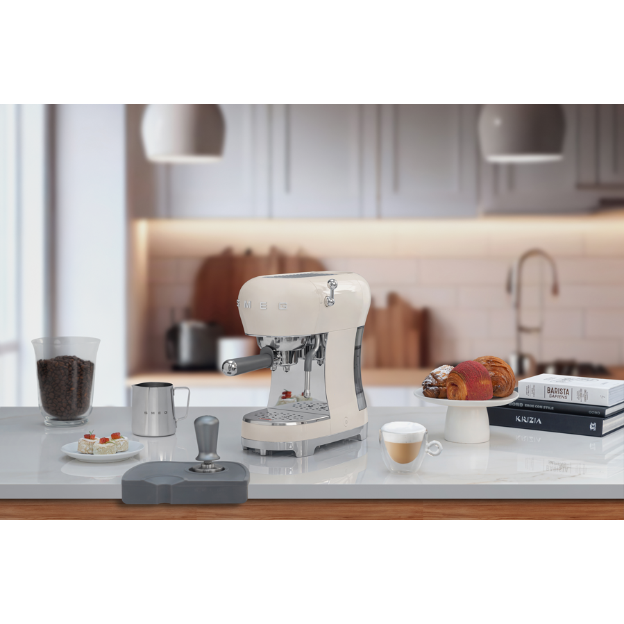 Aparat za kavu Smeg ECF02CREU krem