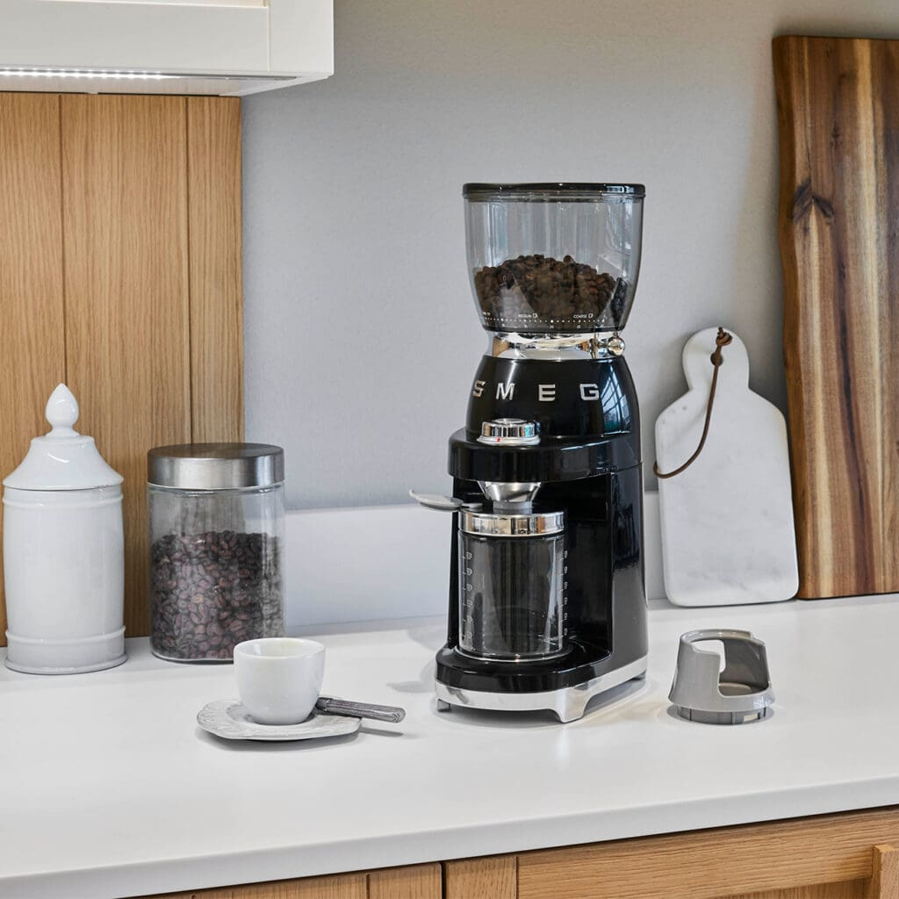 Mlin za kavu Smeg CGF11BLEU crni