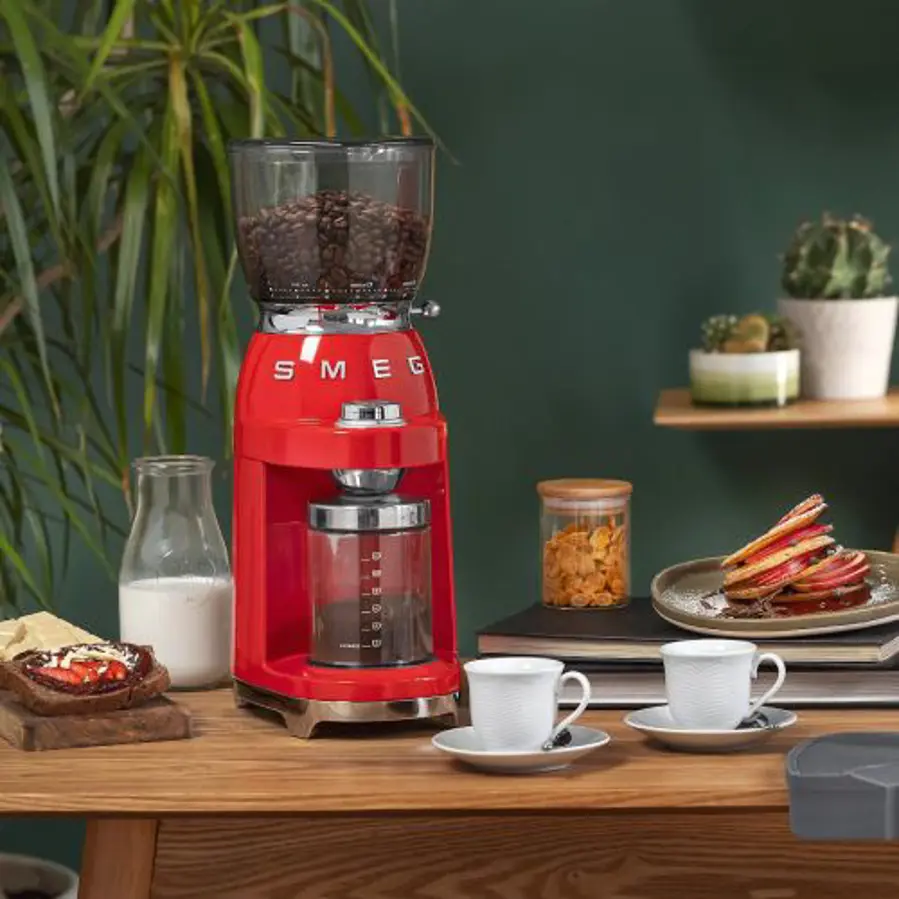 Mlin za kavu Smeg CGF11RDEU crveni