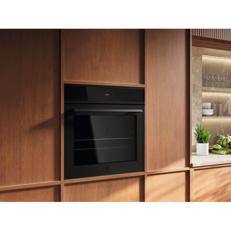 Pećnica Electrolux EOB9S3XT MatBlack WiFi