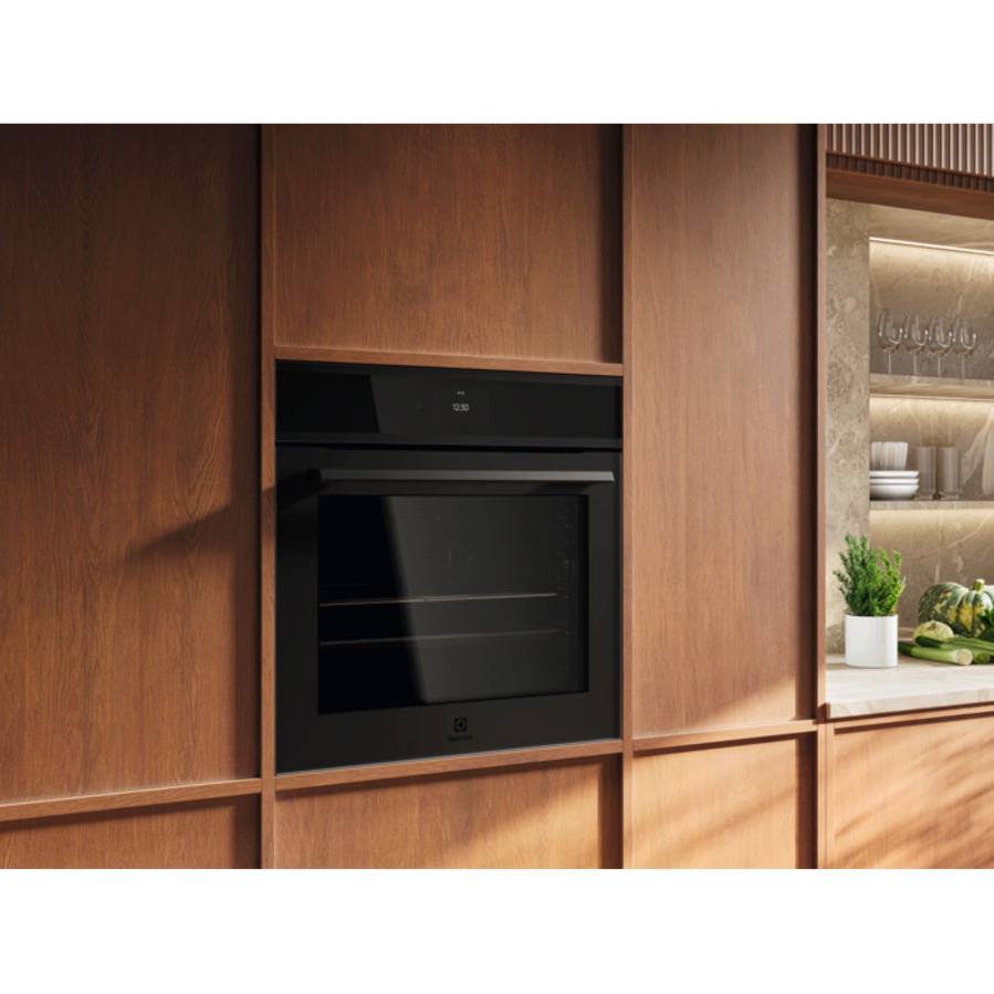 Pećnica Electrolux EOE9P3XT MatBlack WiFi