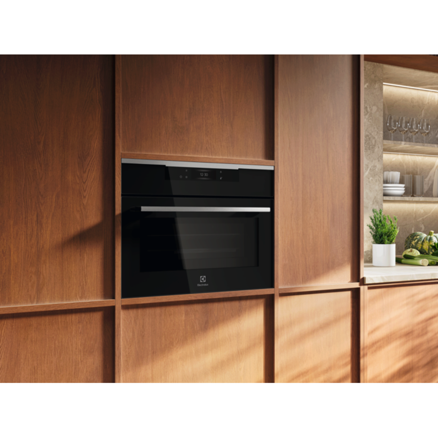 Pećnica s mikrovalnom Electrolux KVLBE09X WiFi