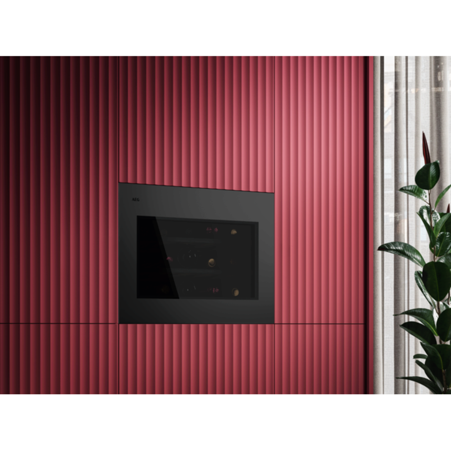 Ugradbeni hladnjak za vino AEG NKW8P21KAT MatBlack