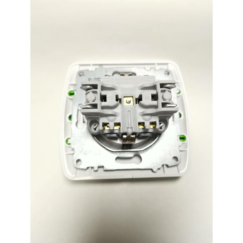 Utičnica ELBi Zirve sa uzemljenjem i poklopcem