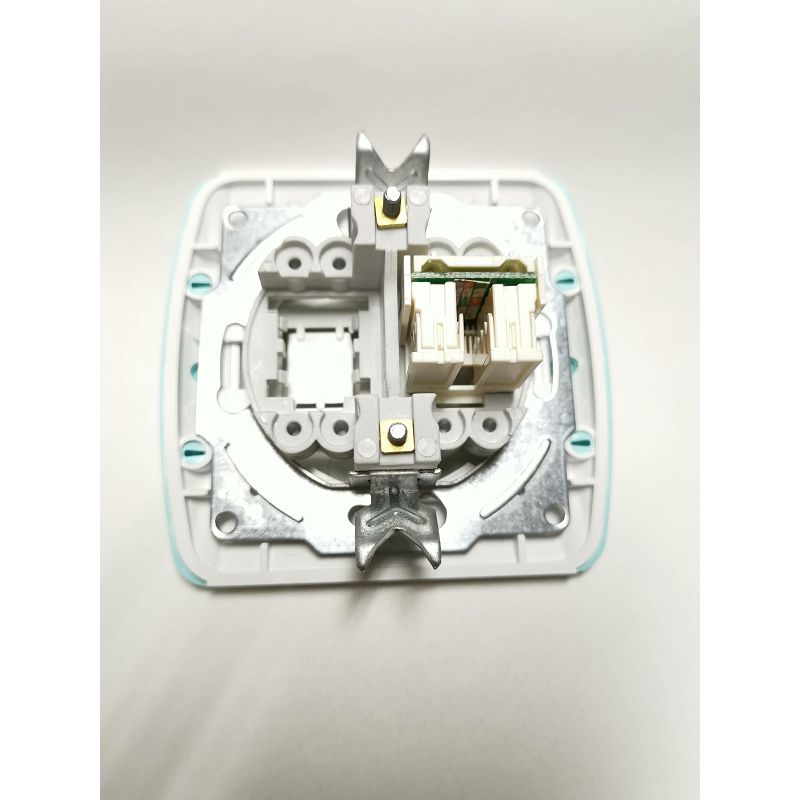 Utičnica ELBi Zirve za računalo